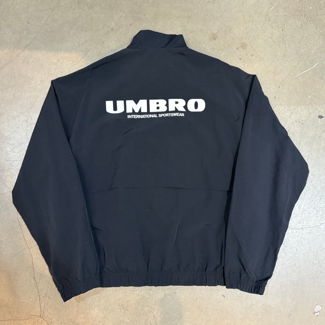 105 엄브로 잉글랜드 블랙 바람막이 상품이미지3