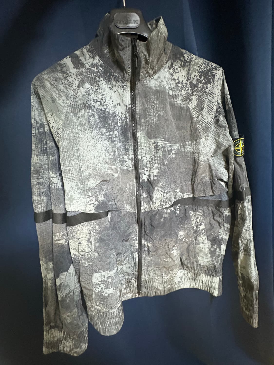 [S] 스톤아일랜드 24ss 디졸빙 그리드 카모 온 에코닐 자켓 상품이미지1