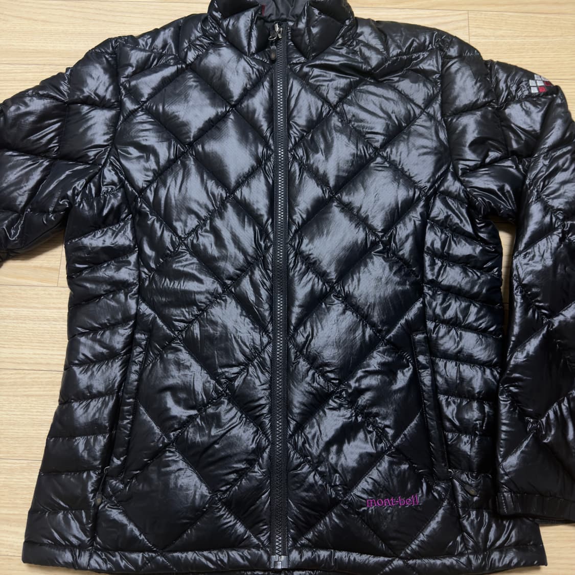 몽벨 유광 경량패딩 상품이미지3