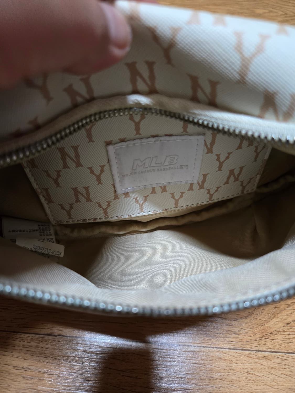 MLB 정품 디즈니 모노그램 힙색 상품이미지5