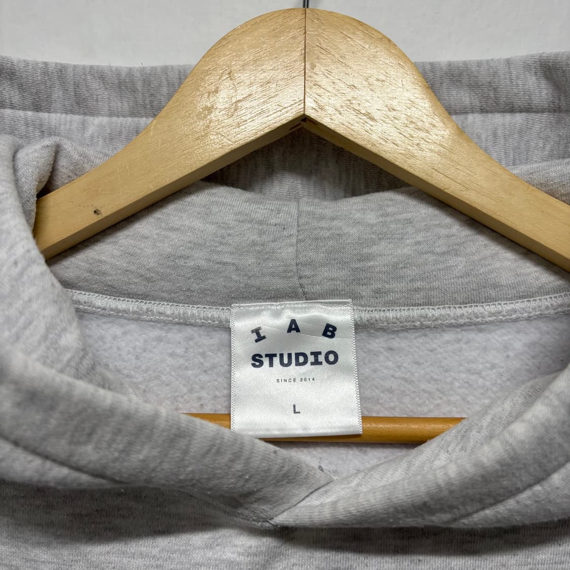 아이앱 스튜디오 라이트그레이 후드티 상품이미지5