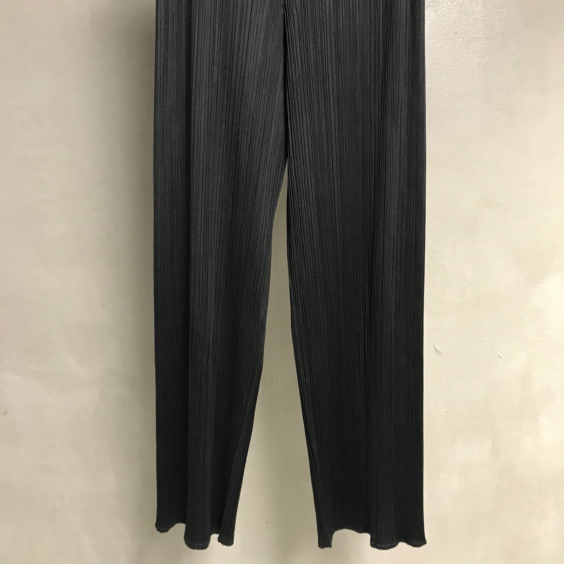 이세이 미야케 플리츠 플리즈 팬츠 블랙 4(W) 상품이미지3
