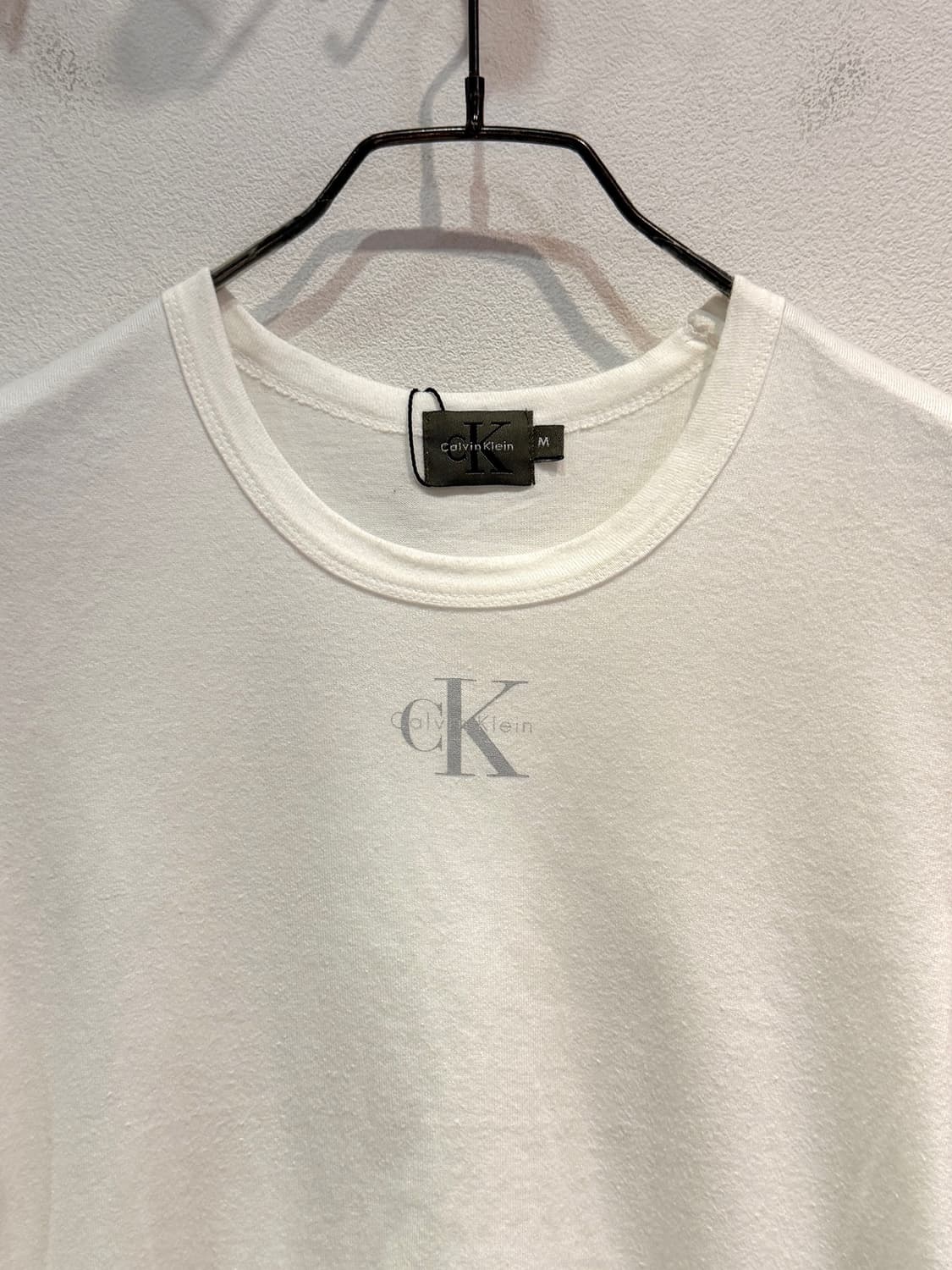 Calvin Klein Mini Logo White Tee 상품이미지3