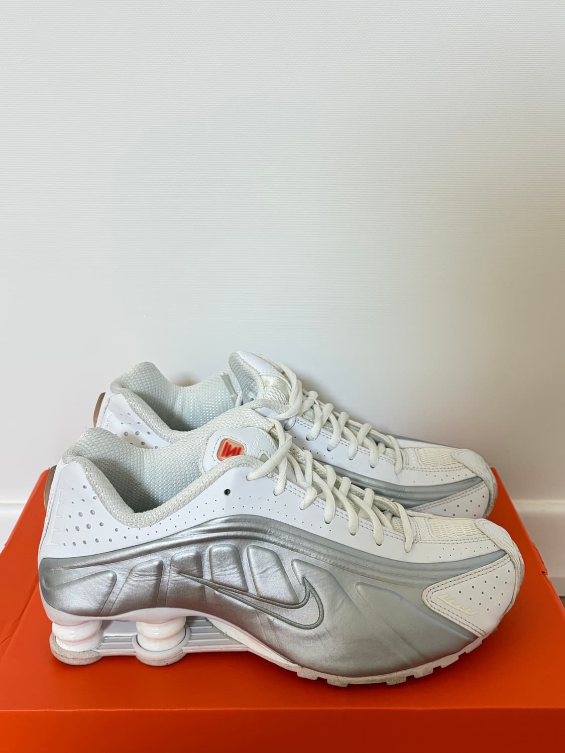 나이키 샥스 R4 화이트 메탈릭 실버 판매(250) 상품이미지1