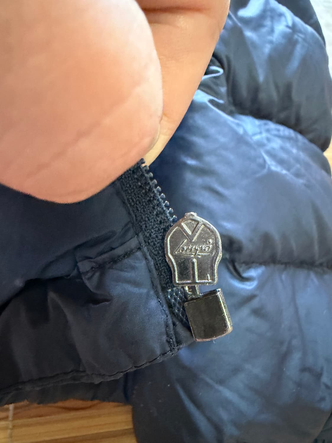 MONCLER 몽클레어 키즈 12y 네이비 패딩 정품 상품이미지4