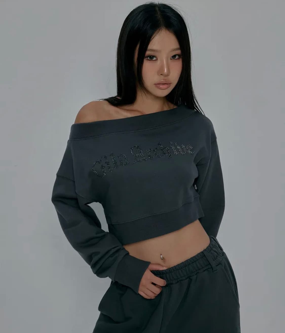 길라아카이브/ ARCH LOGO OFF SHOULDER SWEAT CRO 상품이미지1