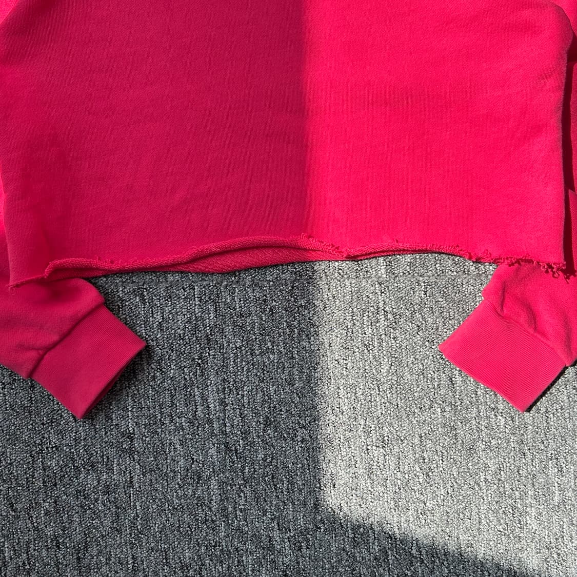 아디다스 핑크 리메이크 크롭 맨투맨 상품이미지5