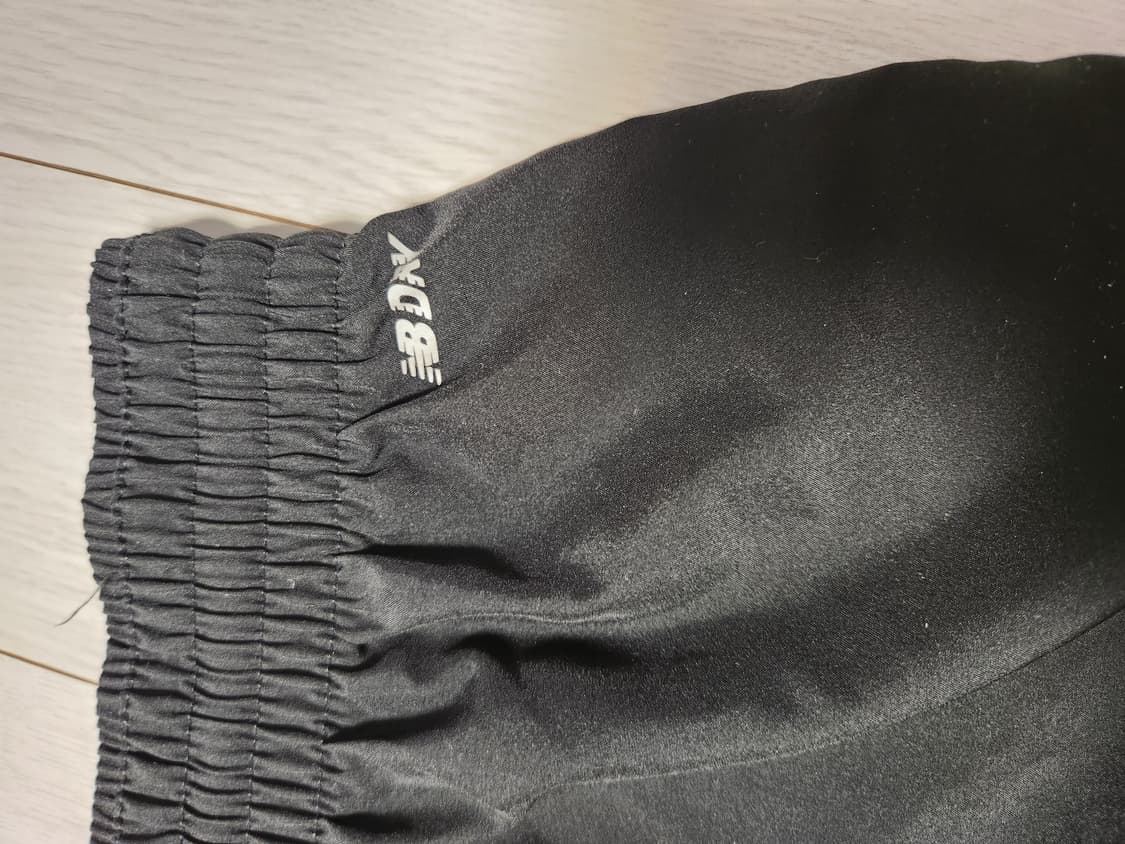 뉴발란스 여성 러닝 반바지 사이즈L

사진처럼 새거같이 깨끗해요

오염  상품이미지5