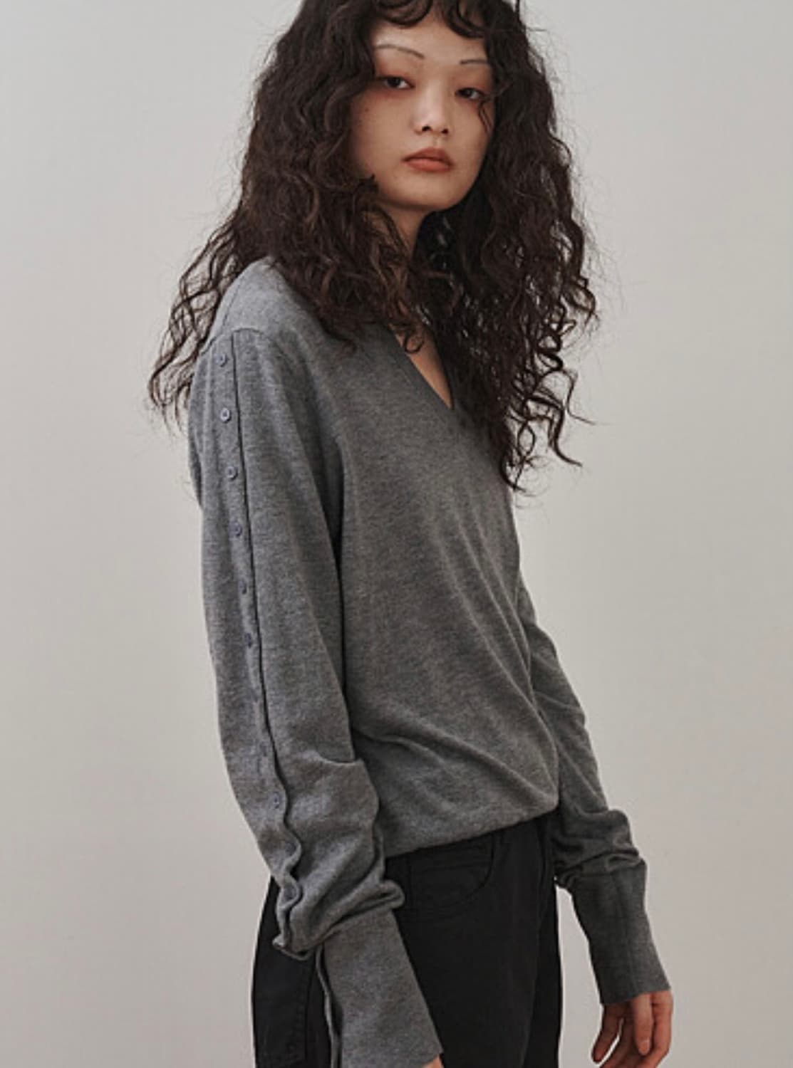 플리즈프로젝트 BUTTON V-NECK KNIT LIGHT, GRAY  상품이미지2