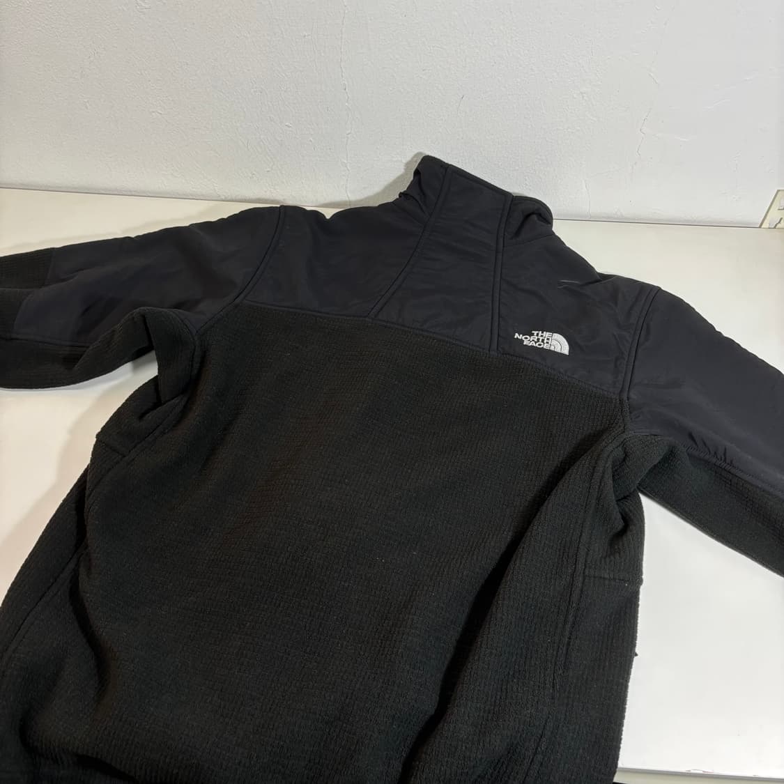 M 노스페이스 블랙 기본로고 나일론배색 플리스집업 상품이미지3