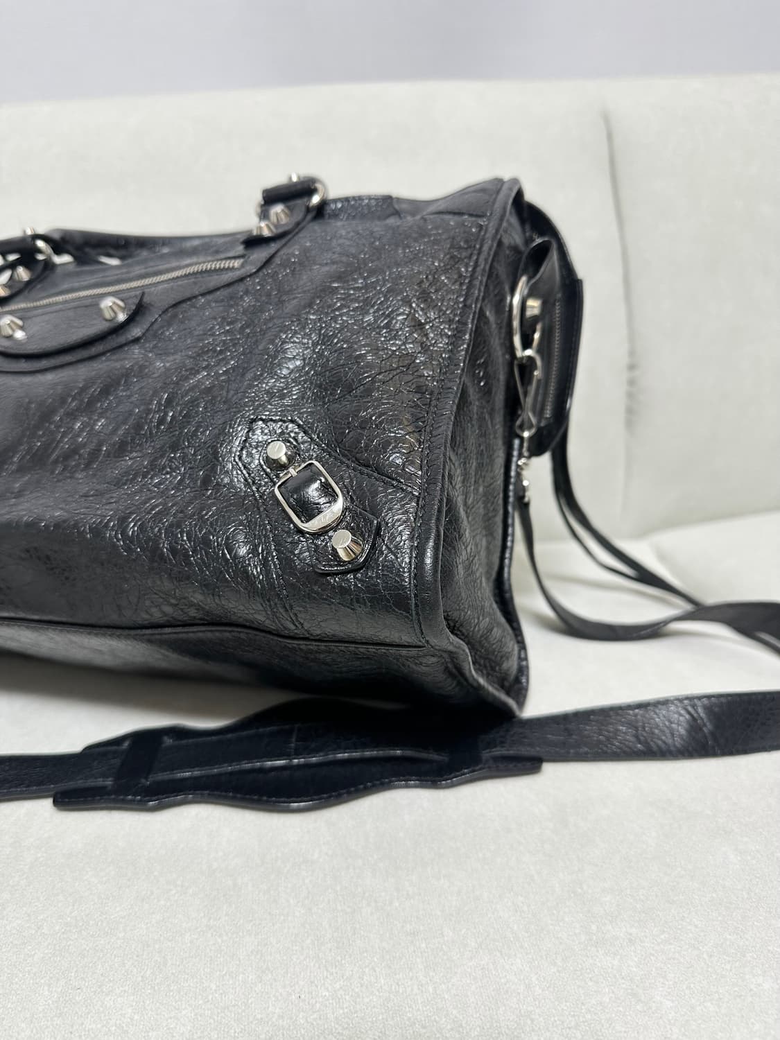 [A+ 정품] 발렌시아가 시티 모터백 미디움 블랙 상품이미지3