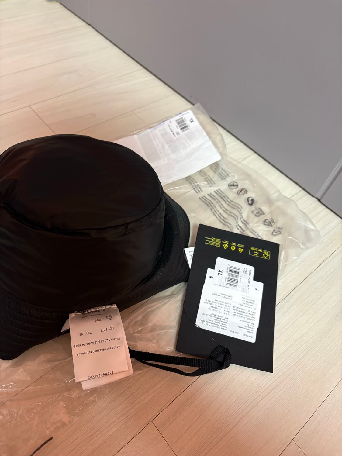 몽클레어 X 아디다스 리보서블 버킷햇 XL (새상품) 판매합니다. 상품이미지4