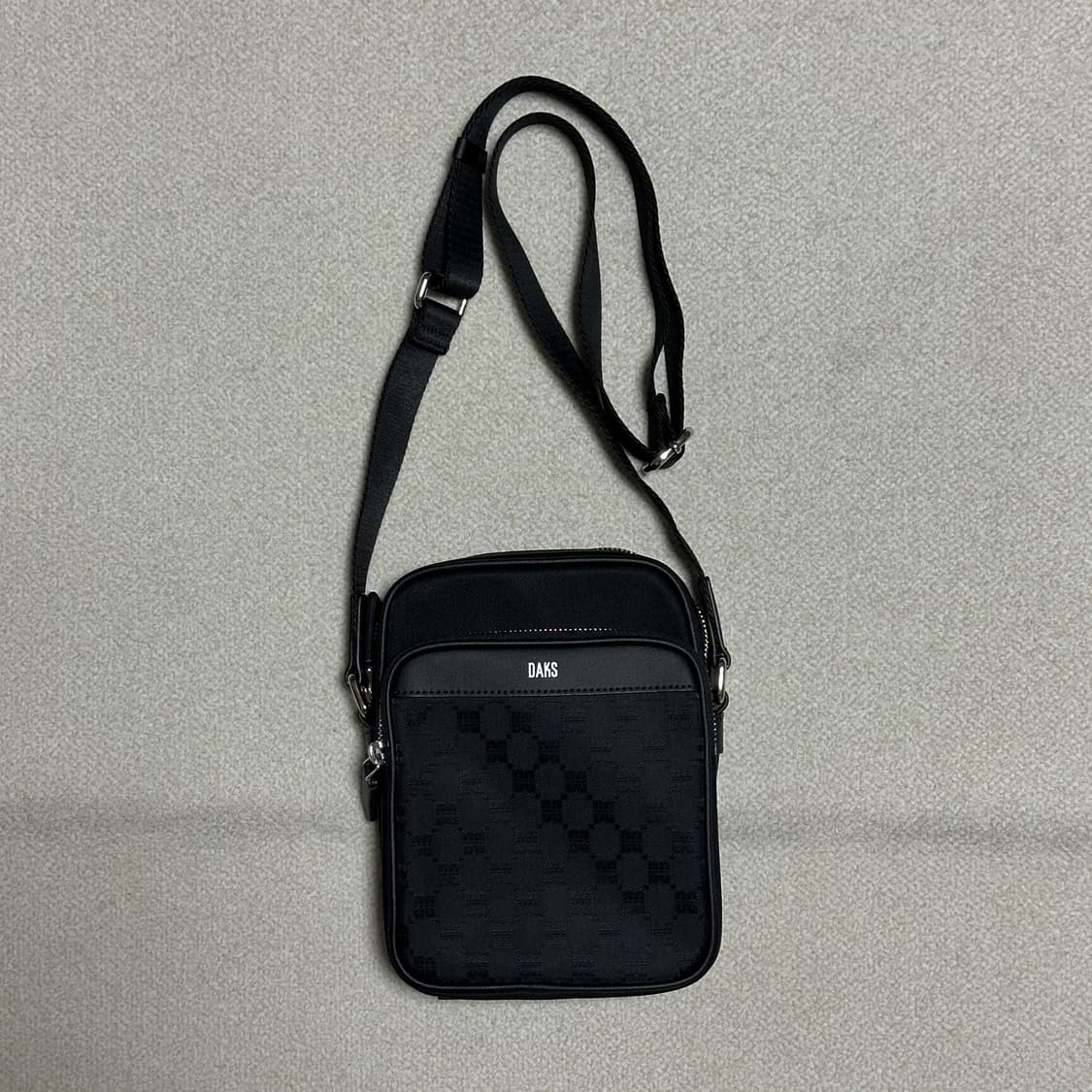 닥스 블랙 DD패턴 포켓 미니크로스백 상품이미지1