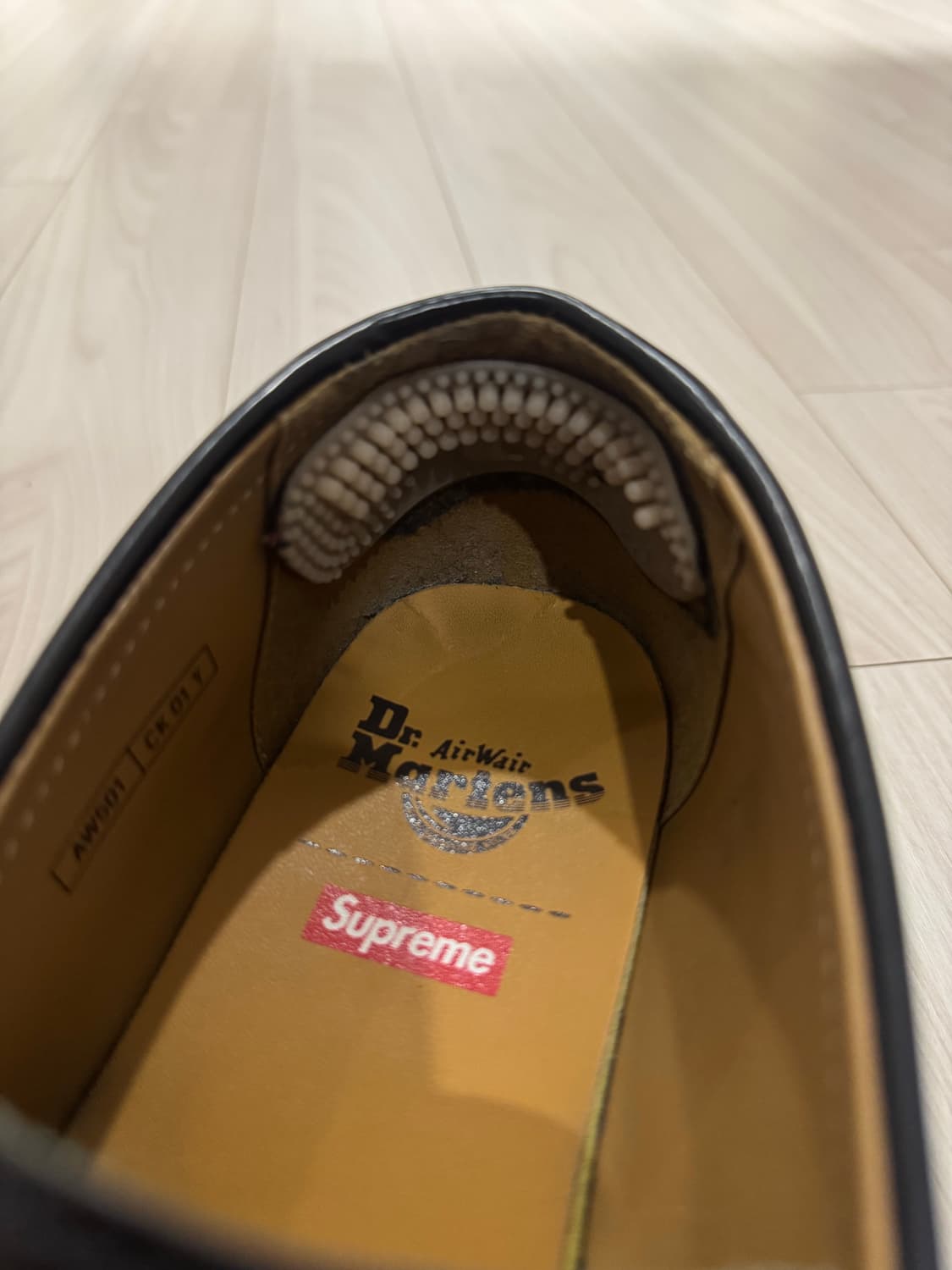 슈프림 닥터마틴 펜톤 테슬 로퍼 블랙 270 상품이미지4