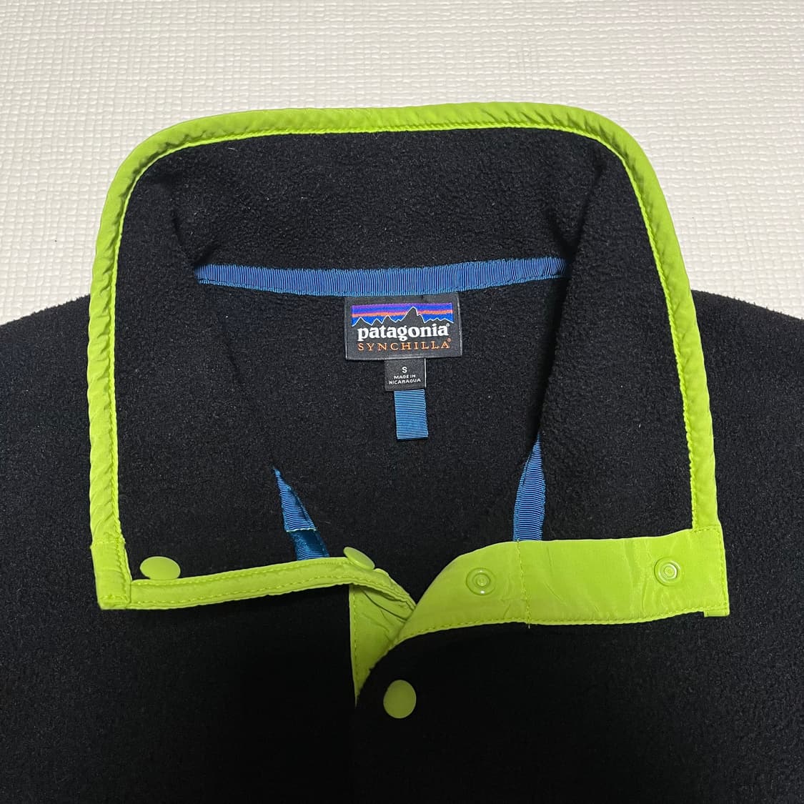 파타고니아 신칠라 블랙/네온 상품이미지3
