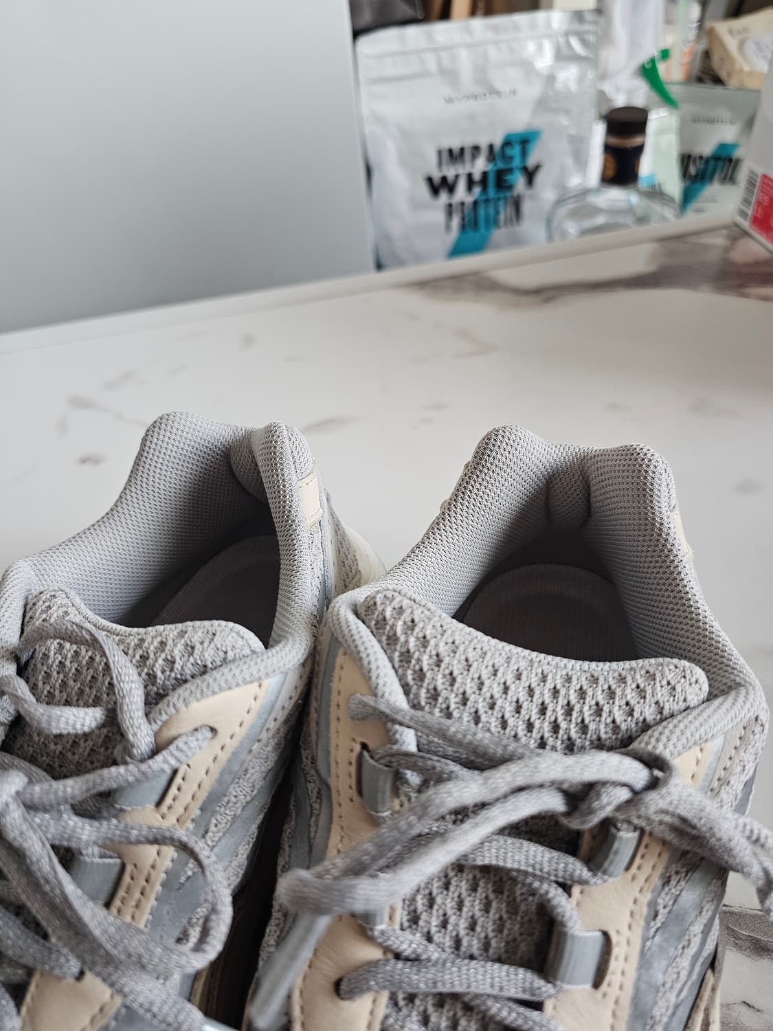 이지부스트700v2 크림, 275 정품 상품이미지2