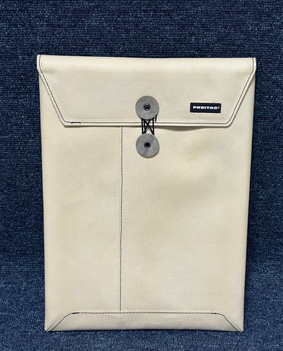 새상품 프라이탁 Freitag 크림 컬러 슬리브 판매 상품이미지3