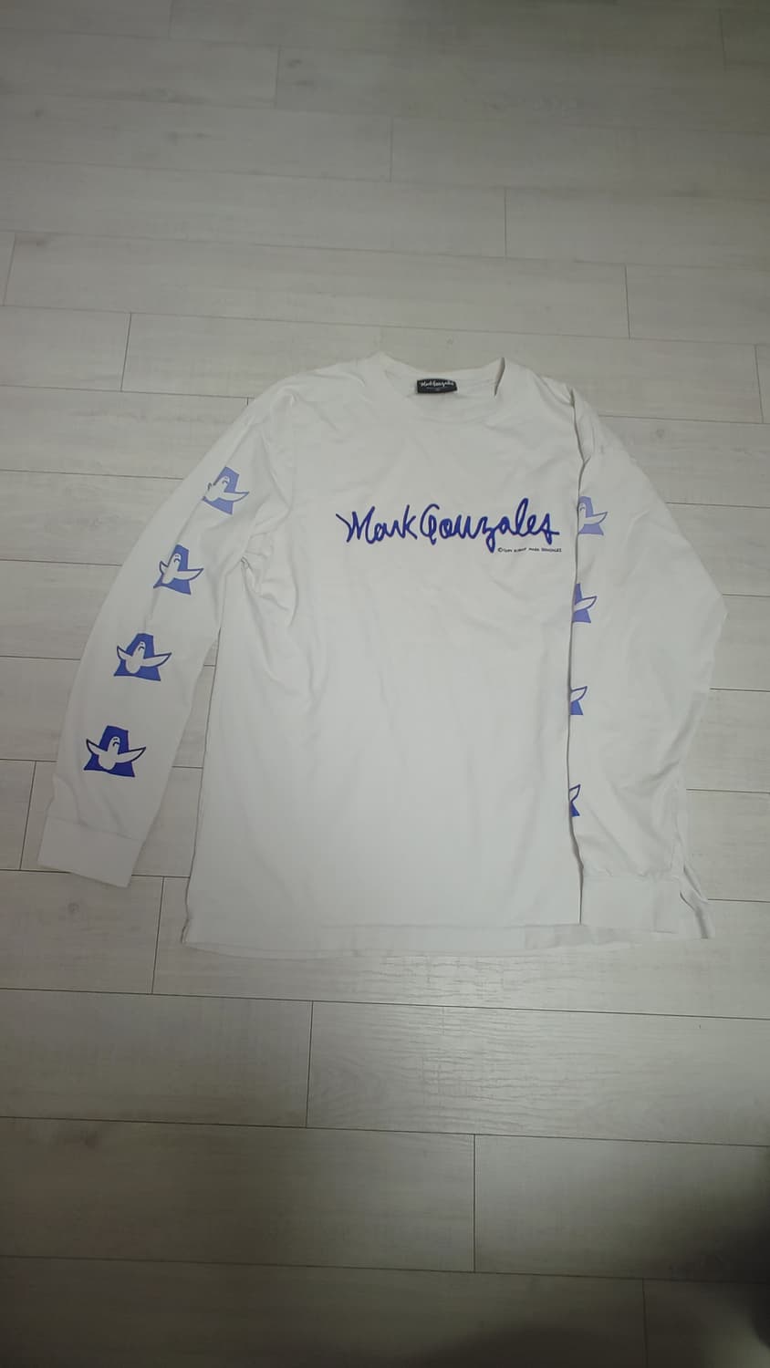 마크곤잘레스(Mark Gonzales) 엔젤 스프레이 긴팔 티셔츠 화이트 상품이미지1