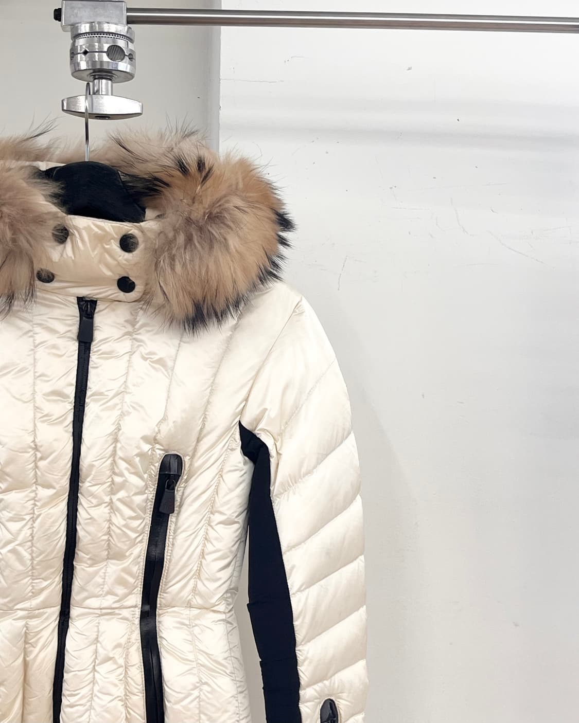 몽클레어 오프화이트 그레노블 브르쉬 다운 자켓 상품이미지4