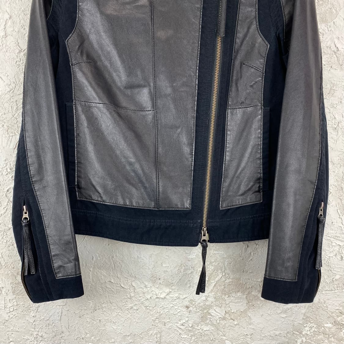 SACRA 레더 블록 패치드 애시메트릭 지퍼 자켓 상품이미지3