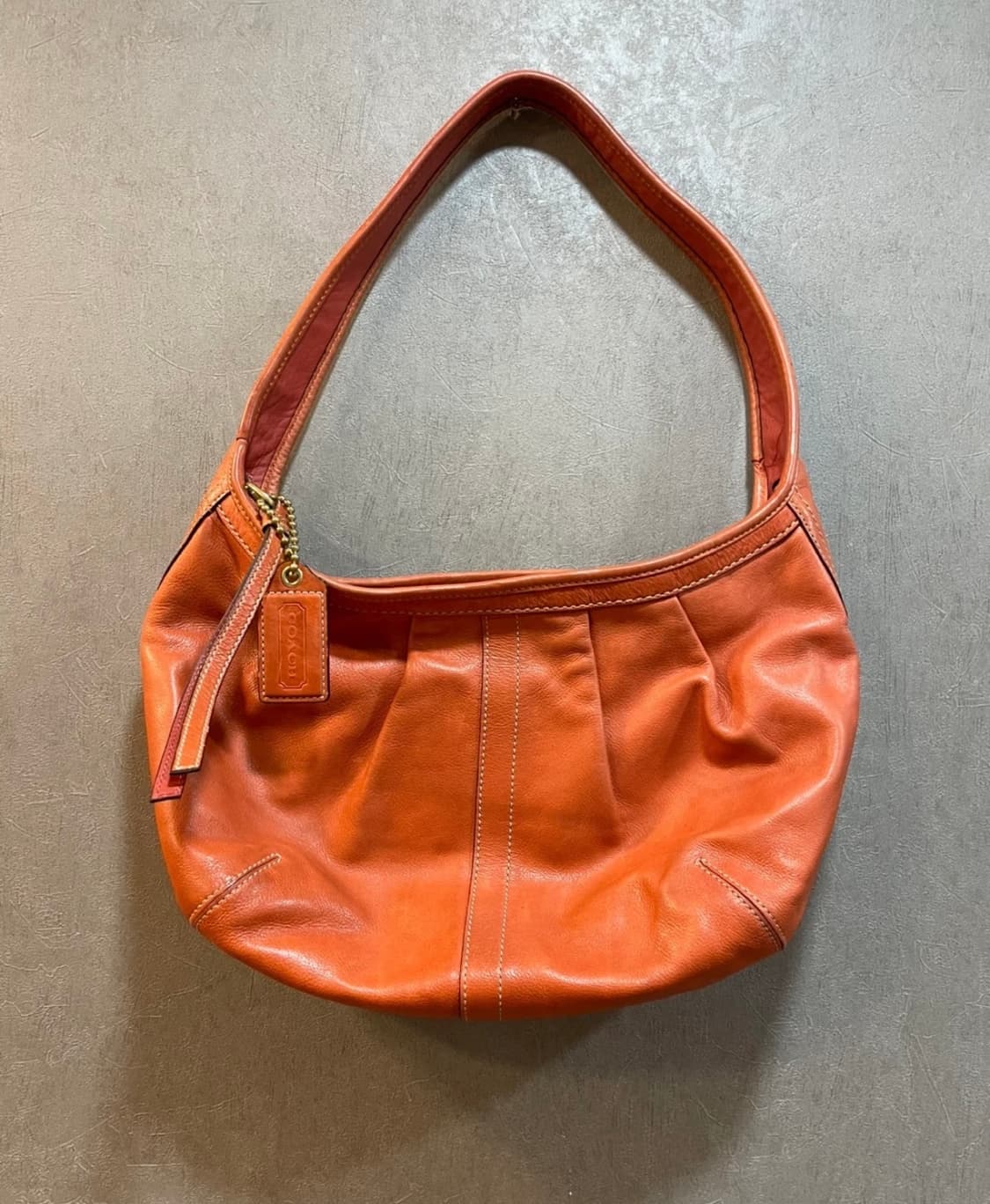 코치 오렌지 가죽 숄더백 상품이미지1