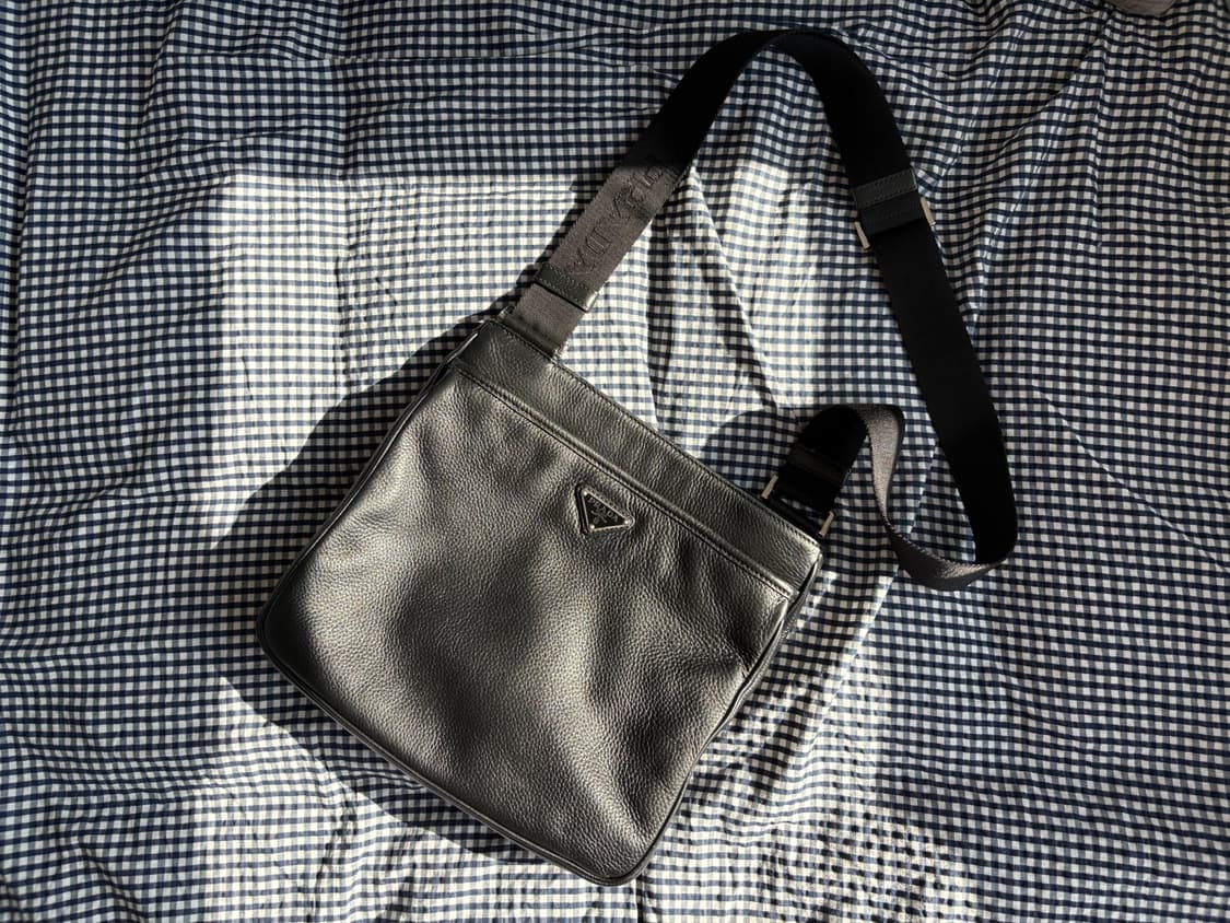 프라다 레더 크로스백 상품이미지1