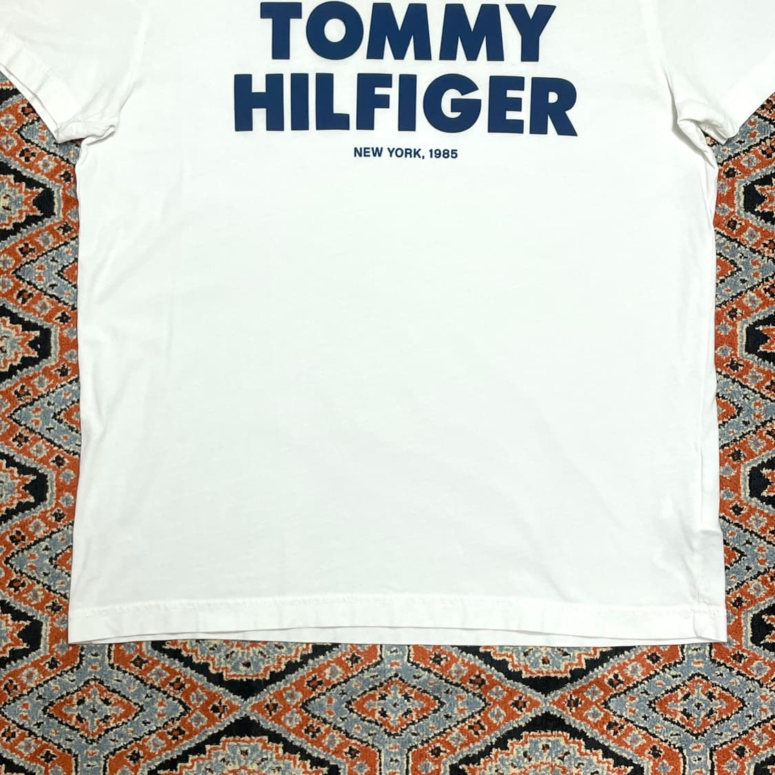 타미힐피거 스펠로고 화이트 반팔티셔츠 남성M 상품이미지3