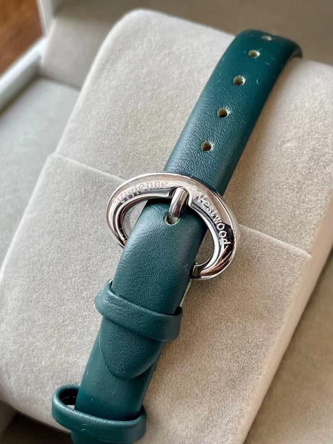 비비안 웨스트우드 메달 시계

 상품이미지6