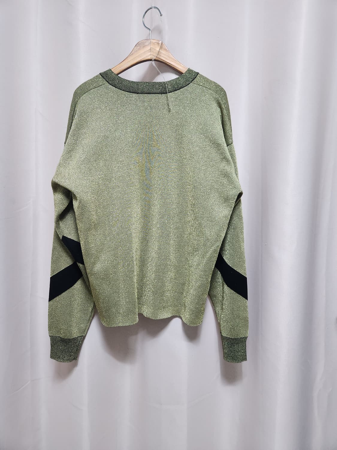 & Other Stories 금사 브이넥 니트 상품이미지5