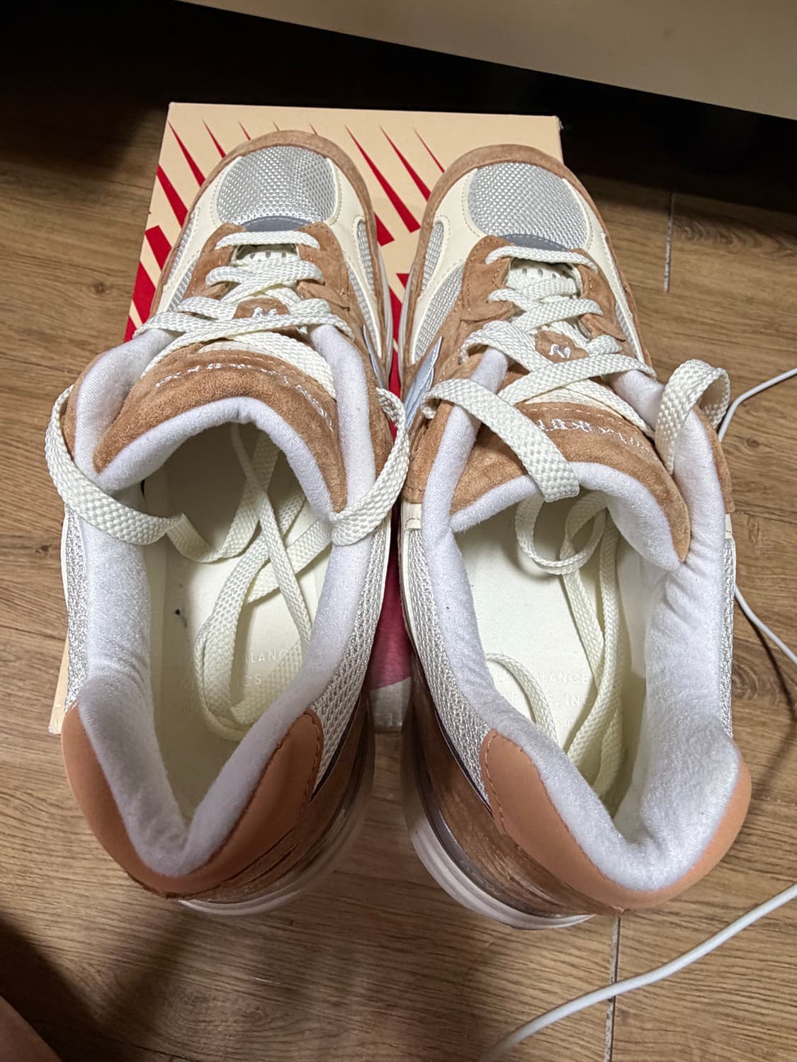 뉴발란스 992 메이드 인 USA 스위트 카라멜 칼슘 상품이미지2