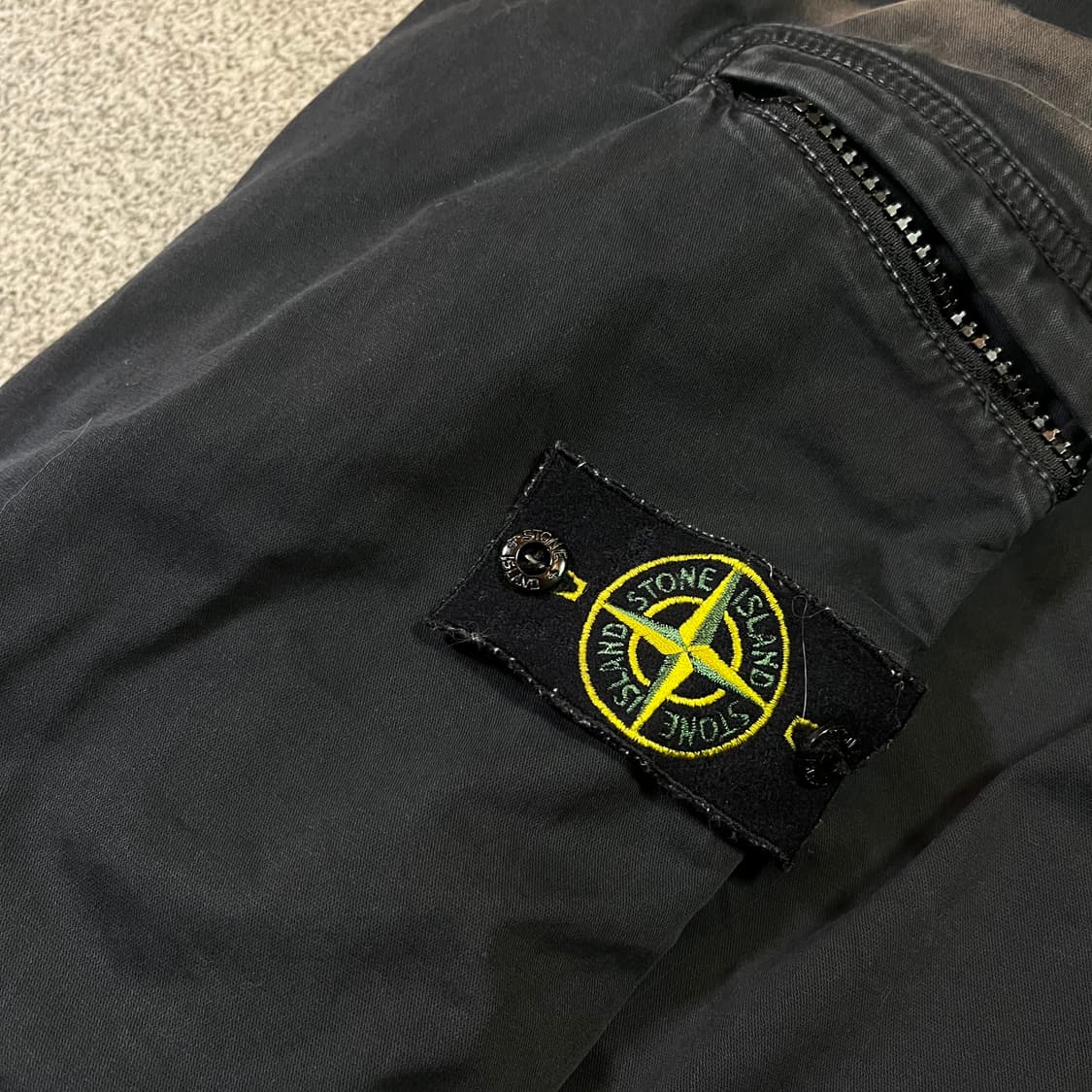스톤아일랜드 와펜 카고 팬츠 상품이미지3