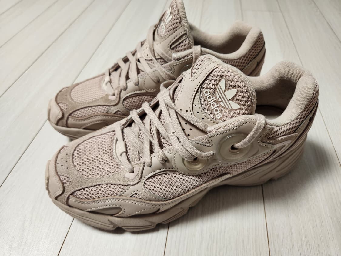 새상품급)아디다스 오리지널 아스티어 운동화(FZ6506) 사이즈255

 상품이미지2