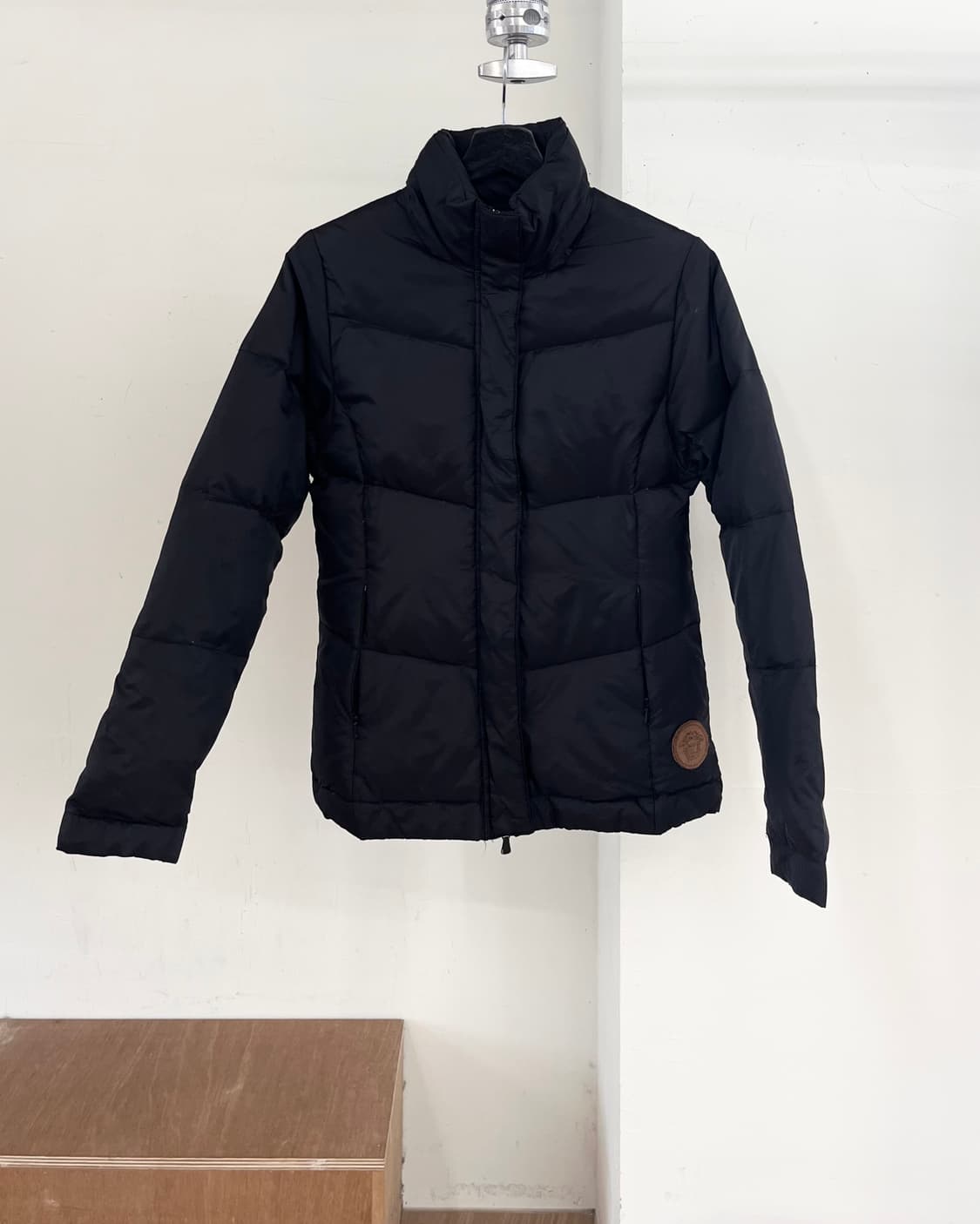 베르사체 블랙 스탠드업 칼라 퍼퍼 자켓 상품이미지1