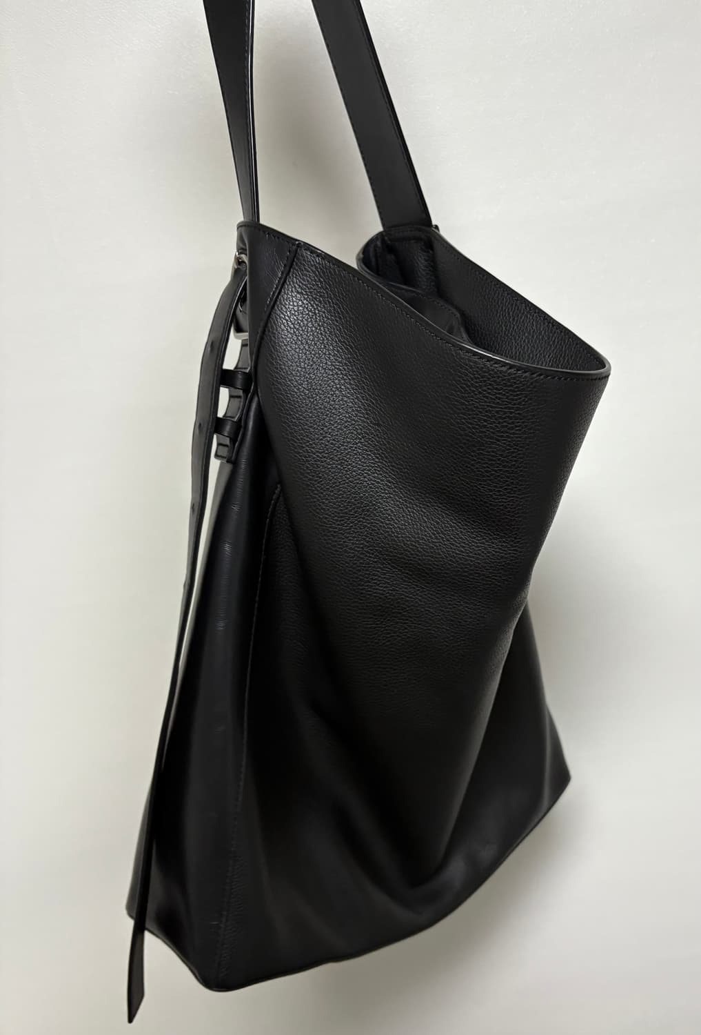 유스 24 fw 레더백 상품이미지1