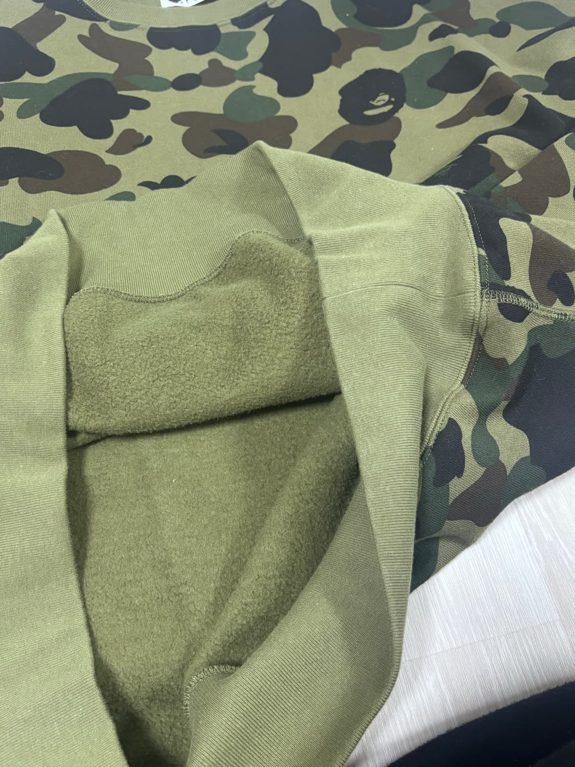 BAPE 기모 맨투맨 상품이미지3