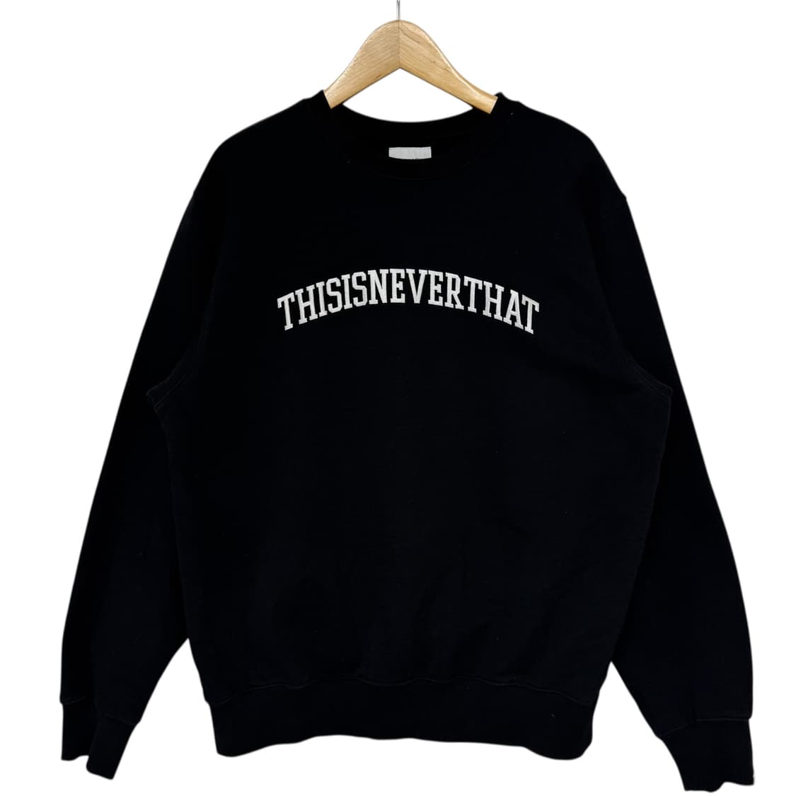 디스이즈네버댓 자수로고 맨투맨 상품이미지1