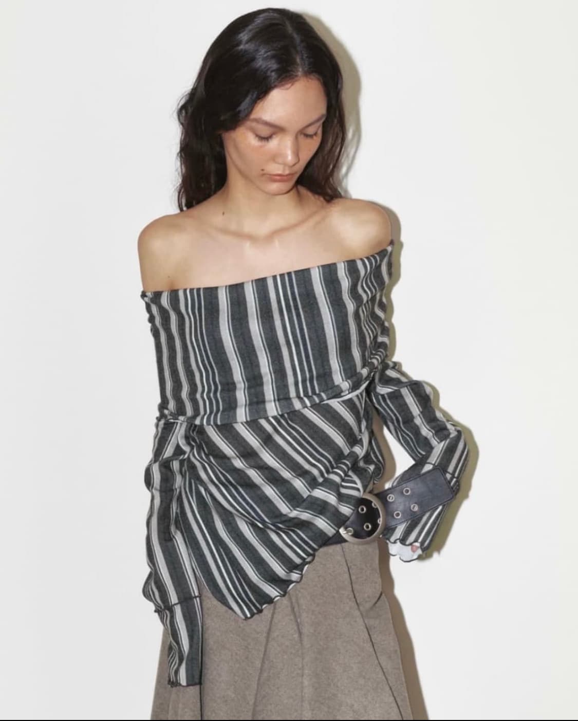 폴리수엠 오프숄더 상품이미지1