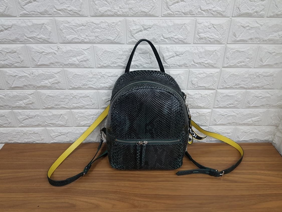 잘모이 백팩 (미사용 리얼뱀피) 상품이미지1