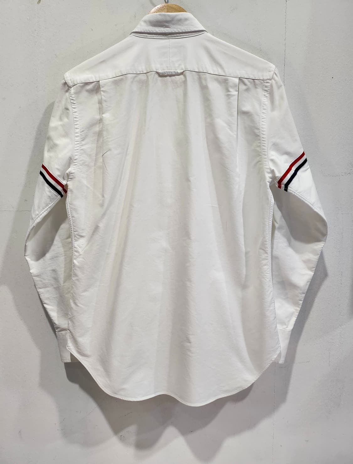 톰브라운 화이트 암밴드 옥스포드 셔츠 2사이즈 정품 상품이미지2