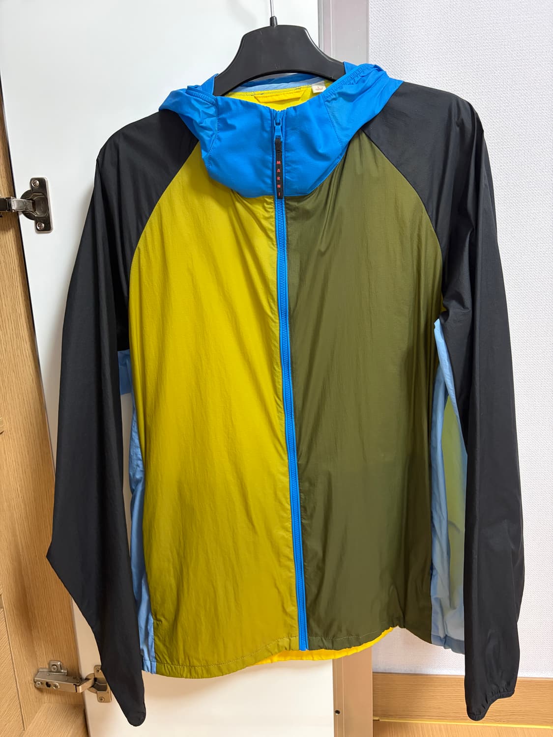 유니클로 마르니 포켓터블 파카 바람막이 L사이즈 상품이미지1