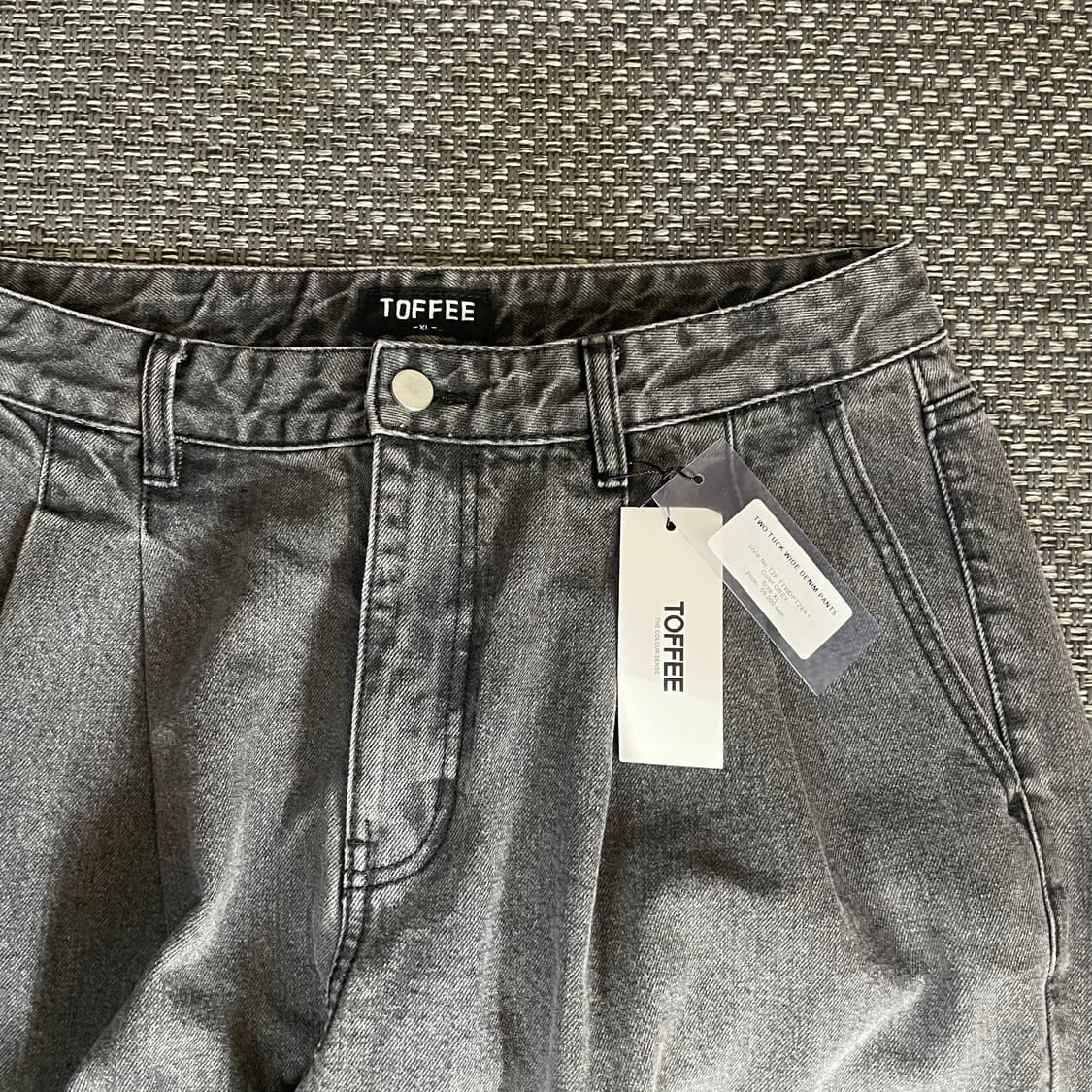[새상품] (33) 토피 흑청 핀턱 데님 팬츠 XL 상품이미지3