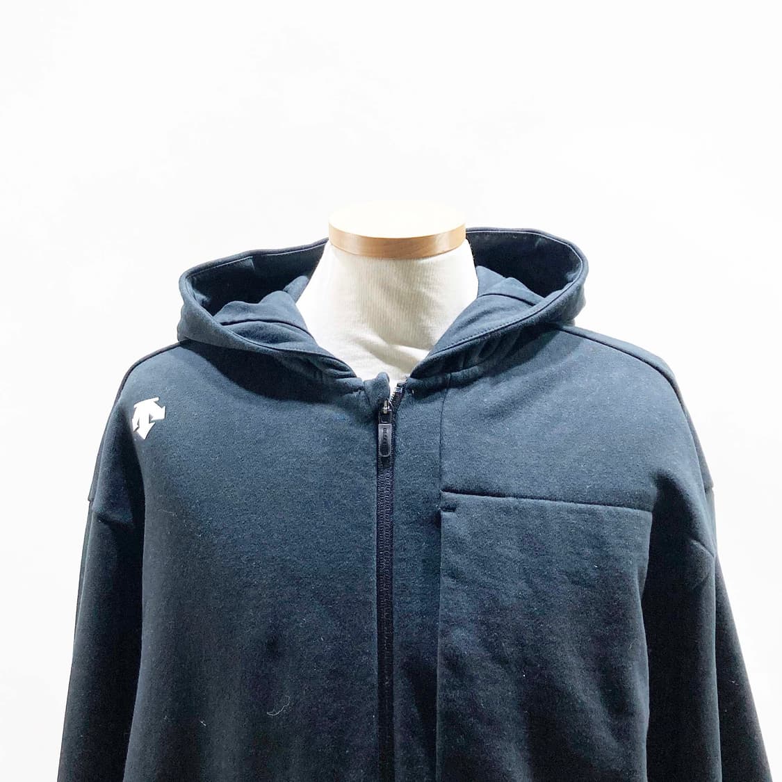 데상트 남성후드집업자켓 블랙 95 상품이미지2