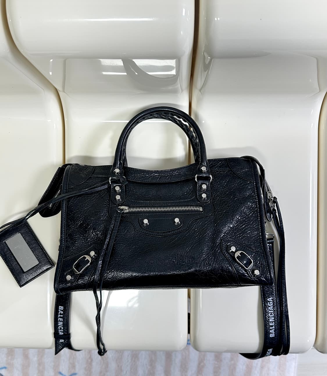 [SA 정품] 발렌시아가 시티 모터백 스몰 로고스트랩 상품이미지8