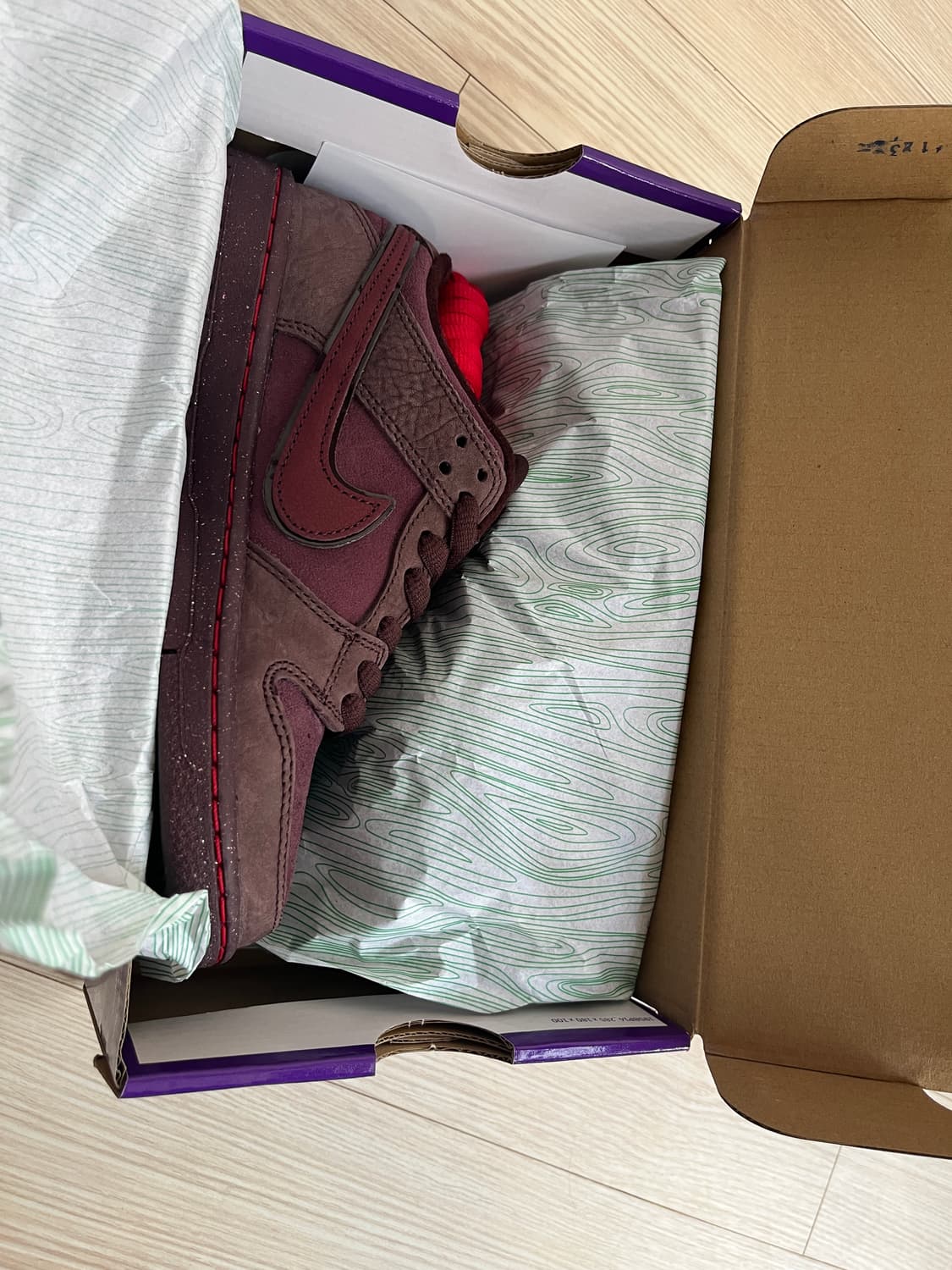 나이키 SB 덩크 로우 프리미엄 버건디 크러쉬235  FN0619-600 상품이미지3