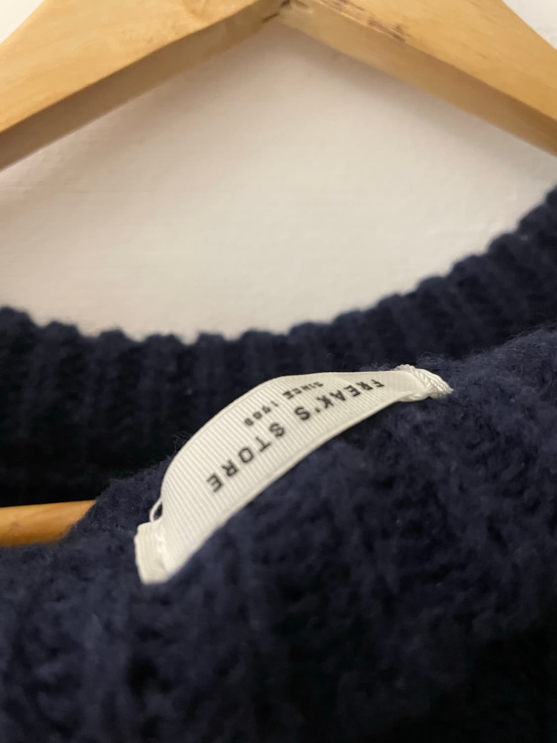 프릭스스토어 꽈배기 스티치 오버핏 니트 상품이미지5