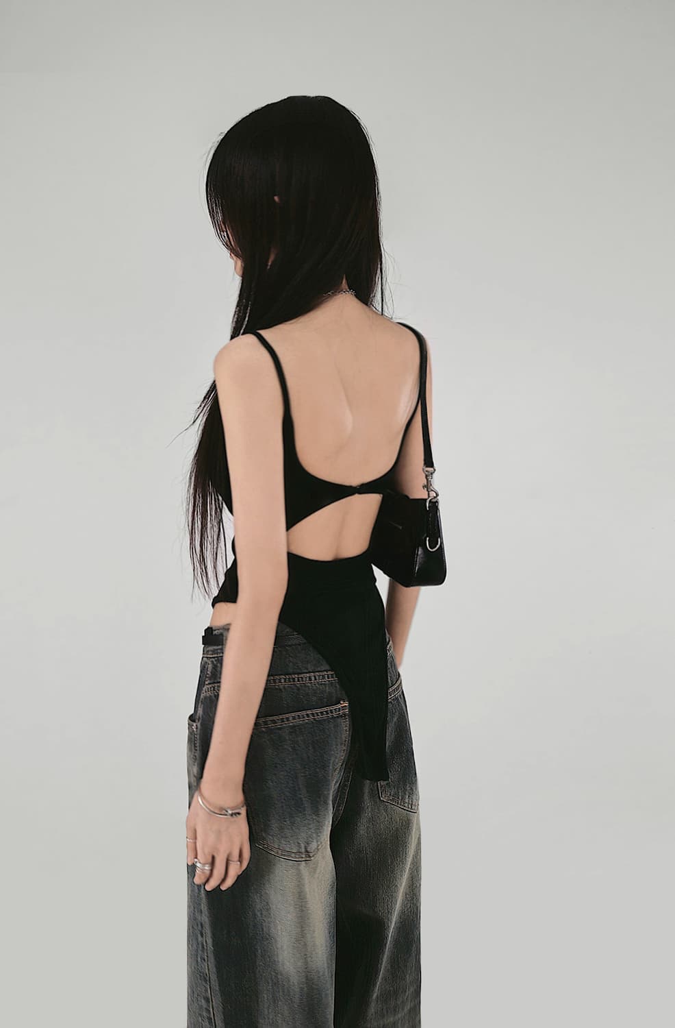 새거)시크윈 바디수트 백홀 등파임 슬리브리스 나시 미스치프 보헤미안서울 상품이미지1