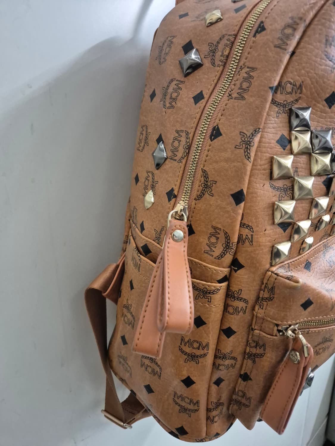 MCM 스타크 스터드 백팩 상품이미지3