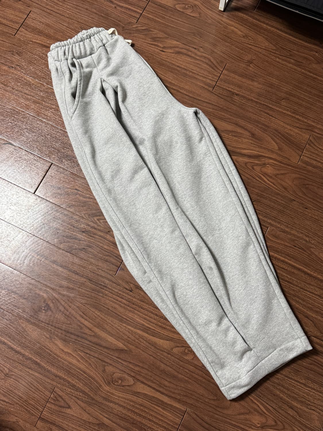 앵글런 Valley Tuck 벌룬 스웻팬츠 상품이미지1