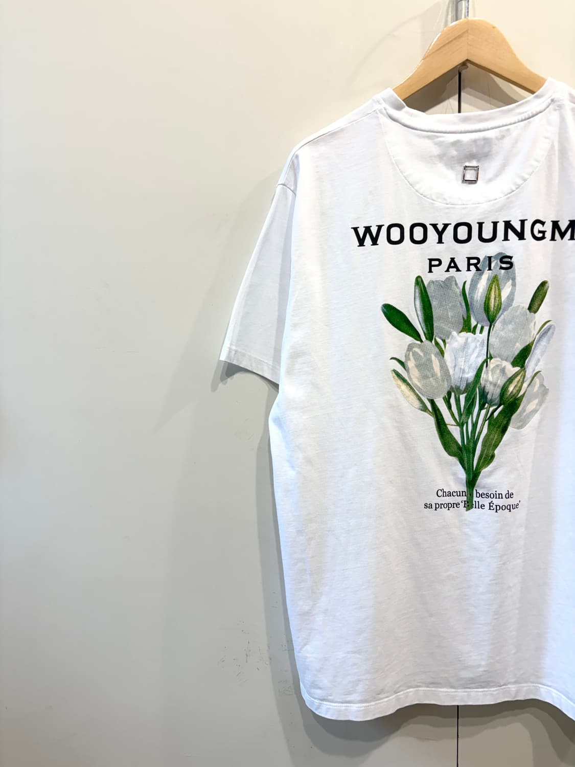 22SS 우영미 플라워 프린트 백로고 반팔 티셔츠 상품이미지3