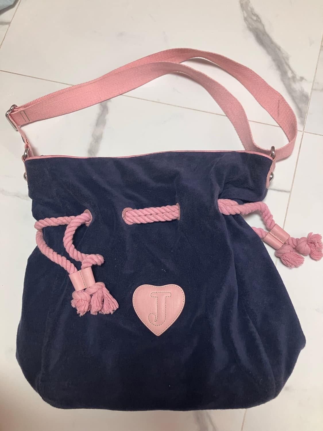 y2k 쥬시 꾸뛰르 juicy couture 숄더백 크로스백 벨루어 비치 상품이미지5